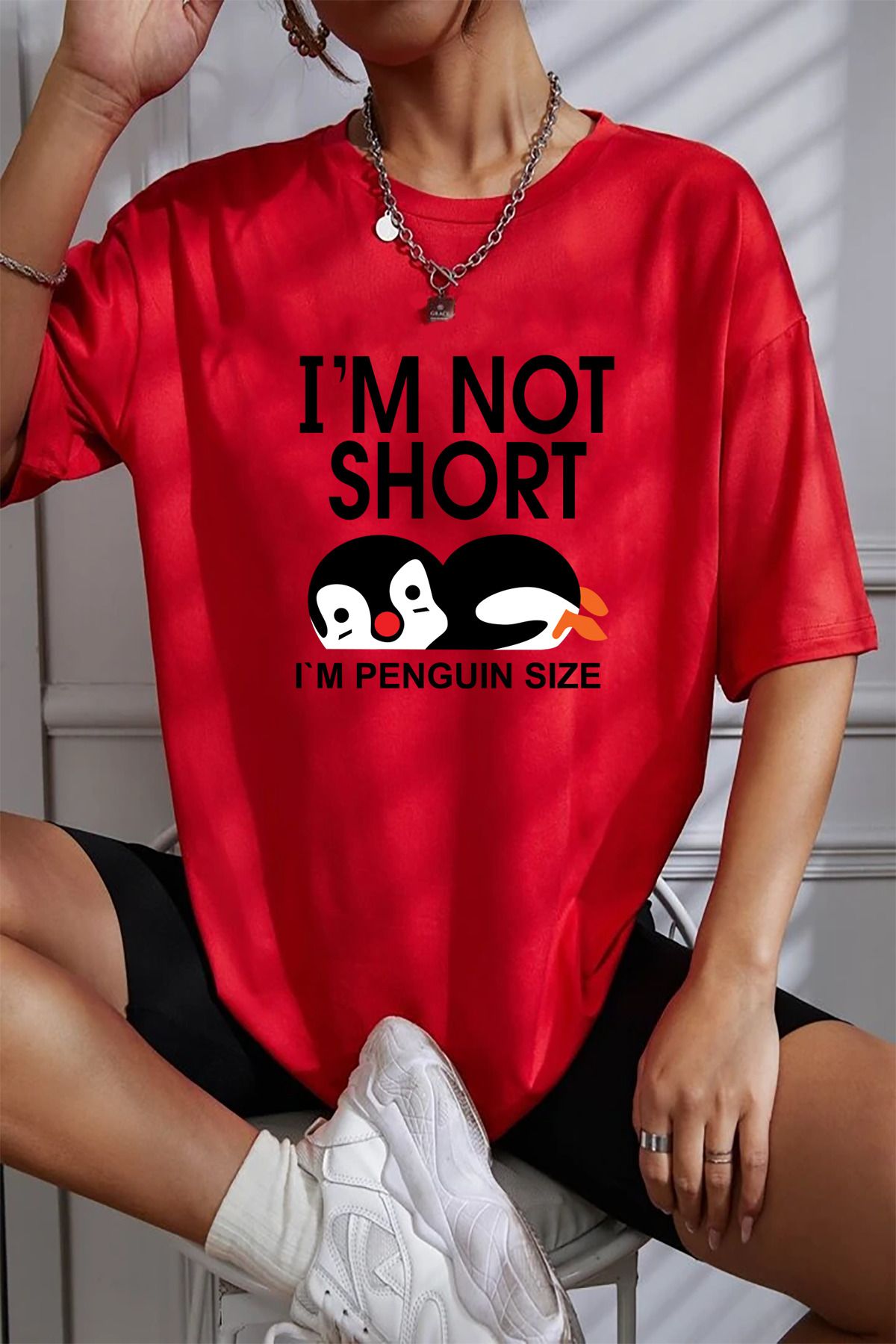 qavnas Unisex I'm Not Short Penguin Baskılı Rahat Kesim Kırmızı T-Shirt