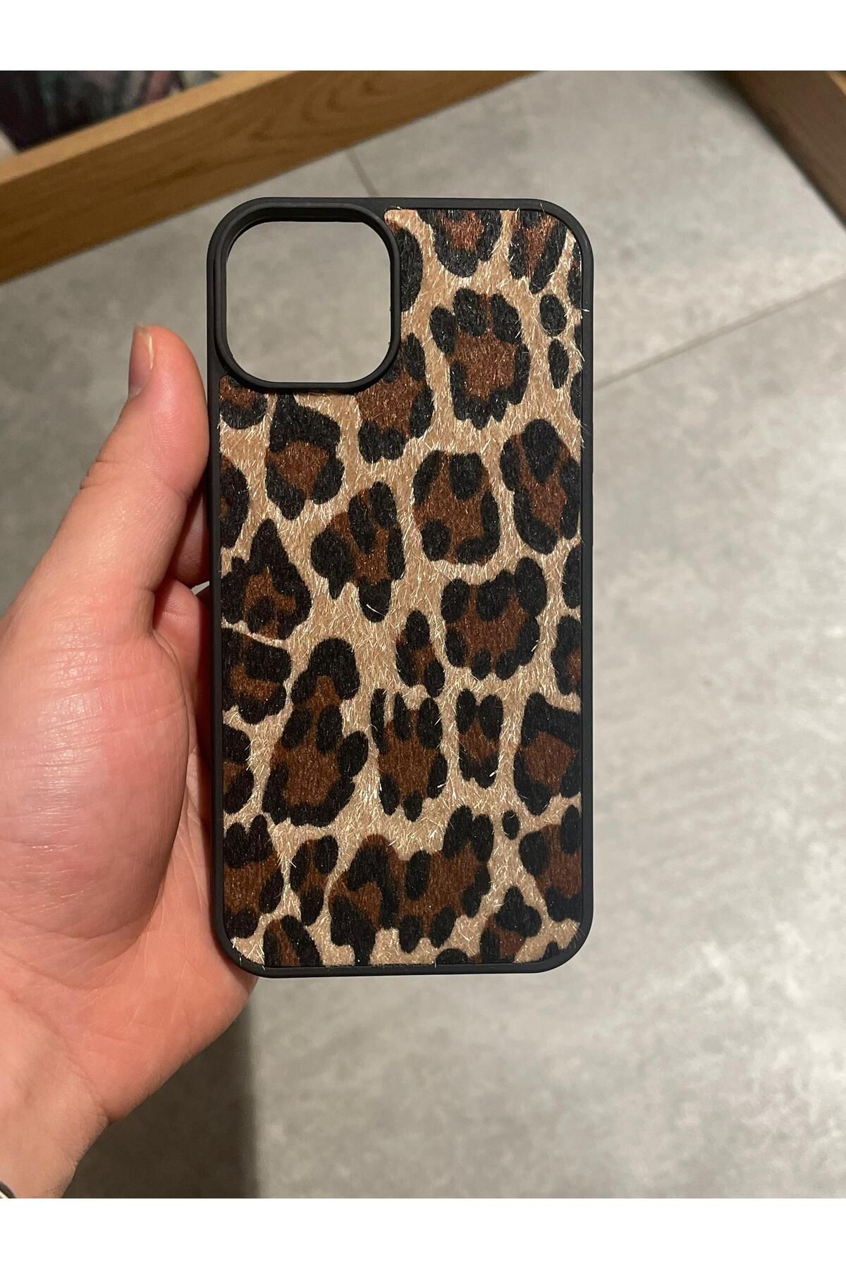 Mee.co İphone 14 Plus ve 15 Plus Uyumlu Leopar Desenli Tüylü Silikon Kılıf