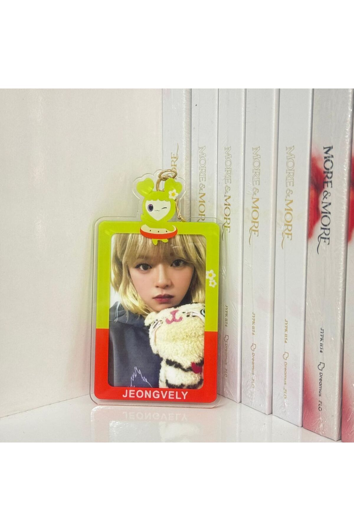 Kpop Dünyasi TWICE '' Jeongvely '' Sert Kapak Card Holder/Anahtarlık