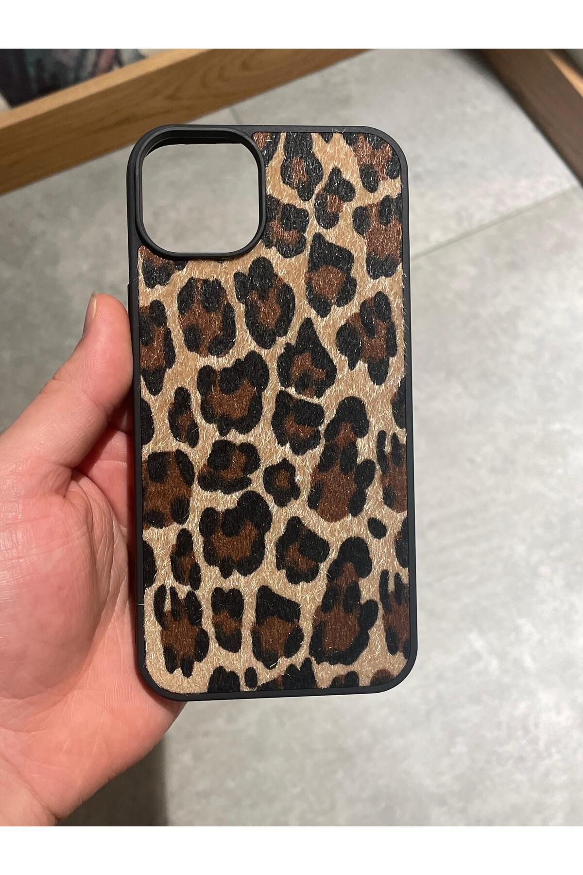 Mee.co İphone 15 Uyumlu Leopar Desenli Tüylü Silikon Kılıf