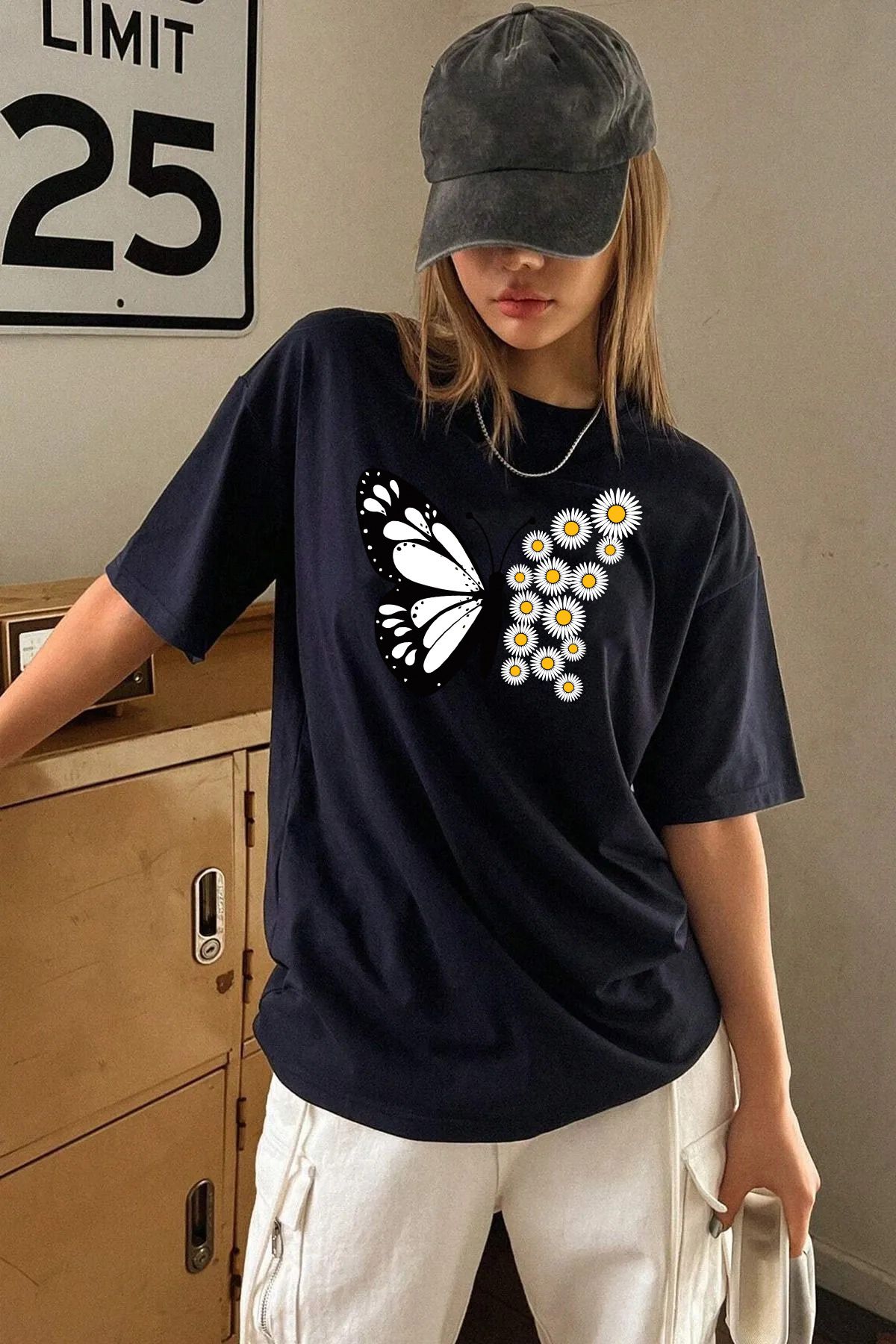 qavnas Unisex Papatya Kelebek Baskılı Rahat Kesim Lacivert T-Shirt