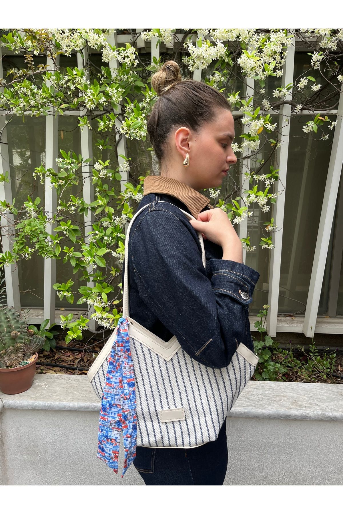 MODA Şık Çizgili Omuz Çantası – Fular Detaylı, Yazlık Model