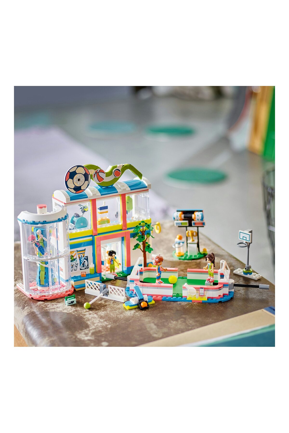 مرکز ورزشی فرندز ۴۱۷۴۴ مجموعه ساختنی ساختمان ۸۳۲ تکه