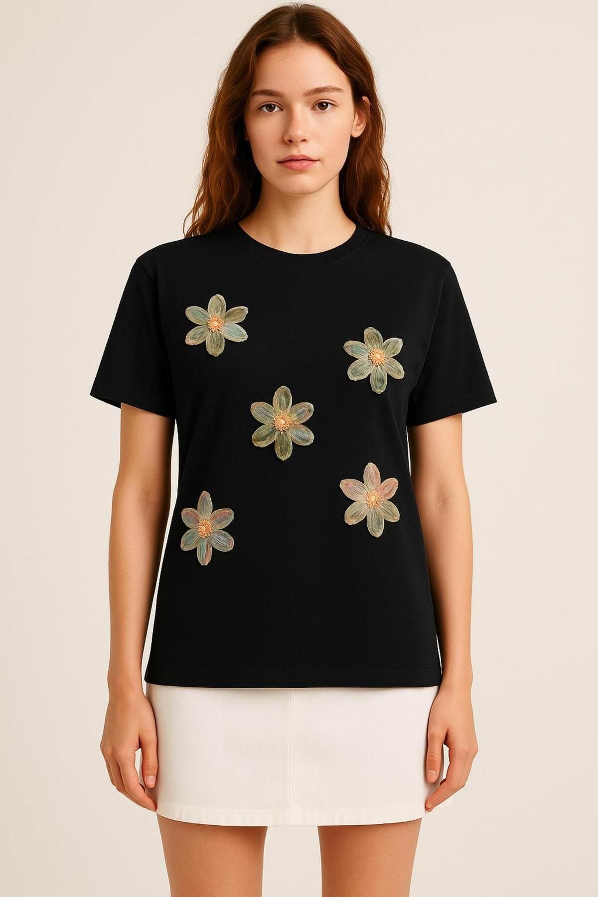 liyanamoda Çiçek Aksesuarlı Kadın T-Shirt