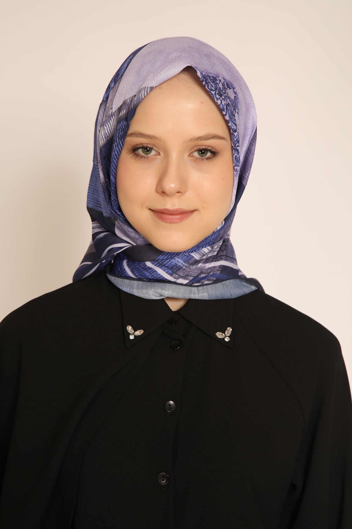 BERCHEM SCARF Lacivert-Mor Geometrik Desenli Eşarp | Modern ve Şehirli Stil