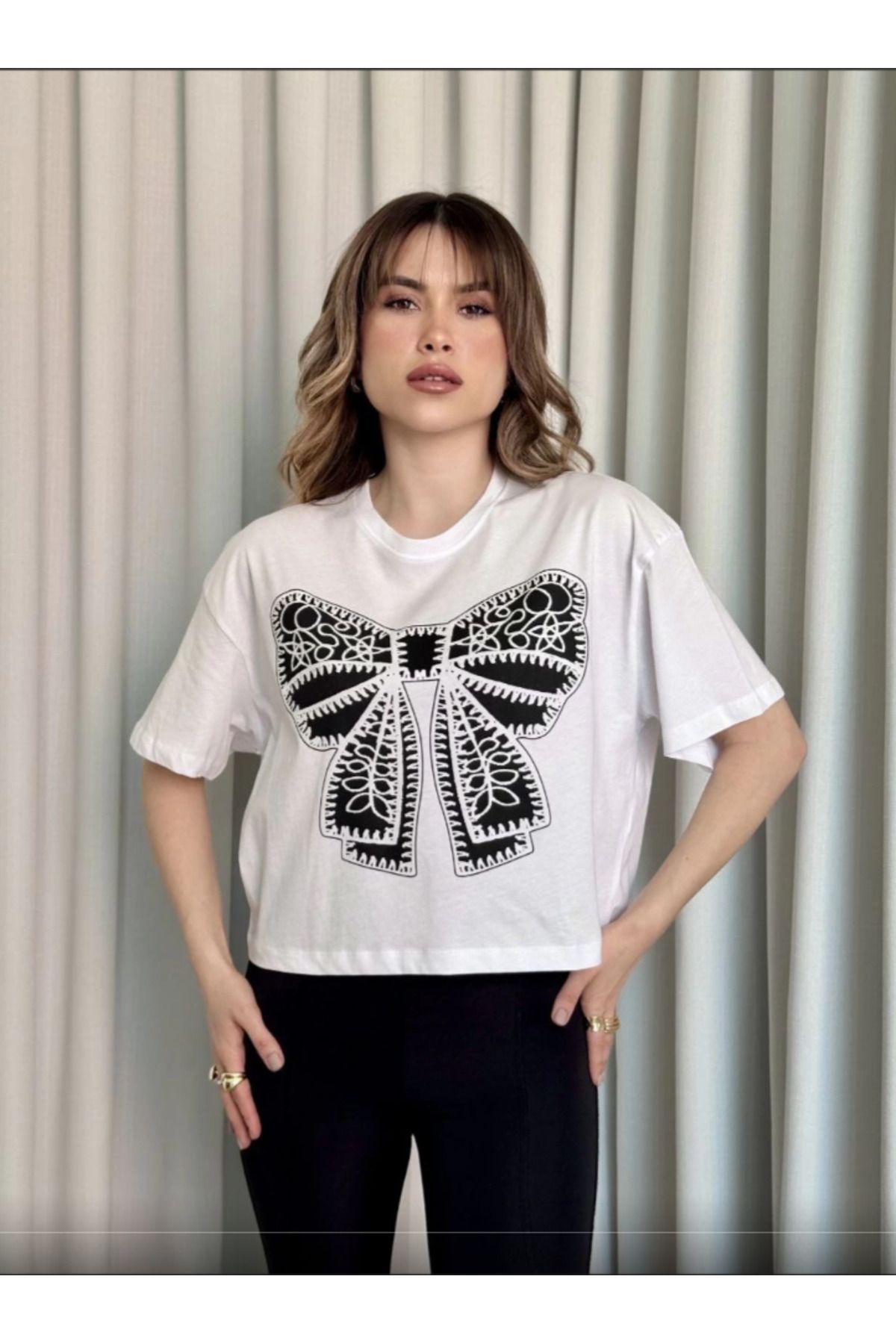 Butik Oversize Kurdele Baskılı Beyaz Crop T-Shirt