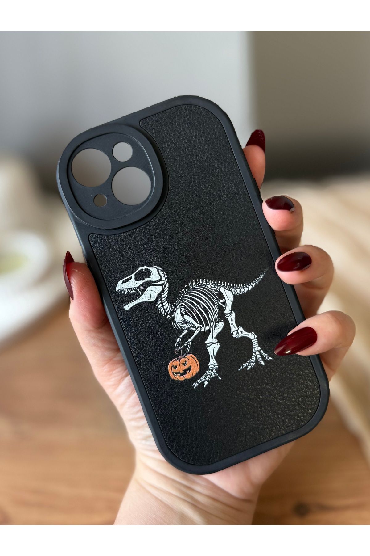 MirazTasarim IPHONE 15 PLUS SİYAH DİNAZOR DESENLİ DERİ GÖRÜNÜMLÜ KILIF
