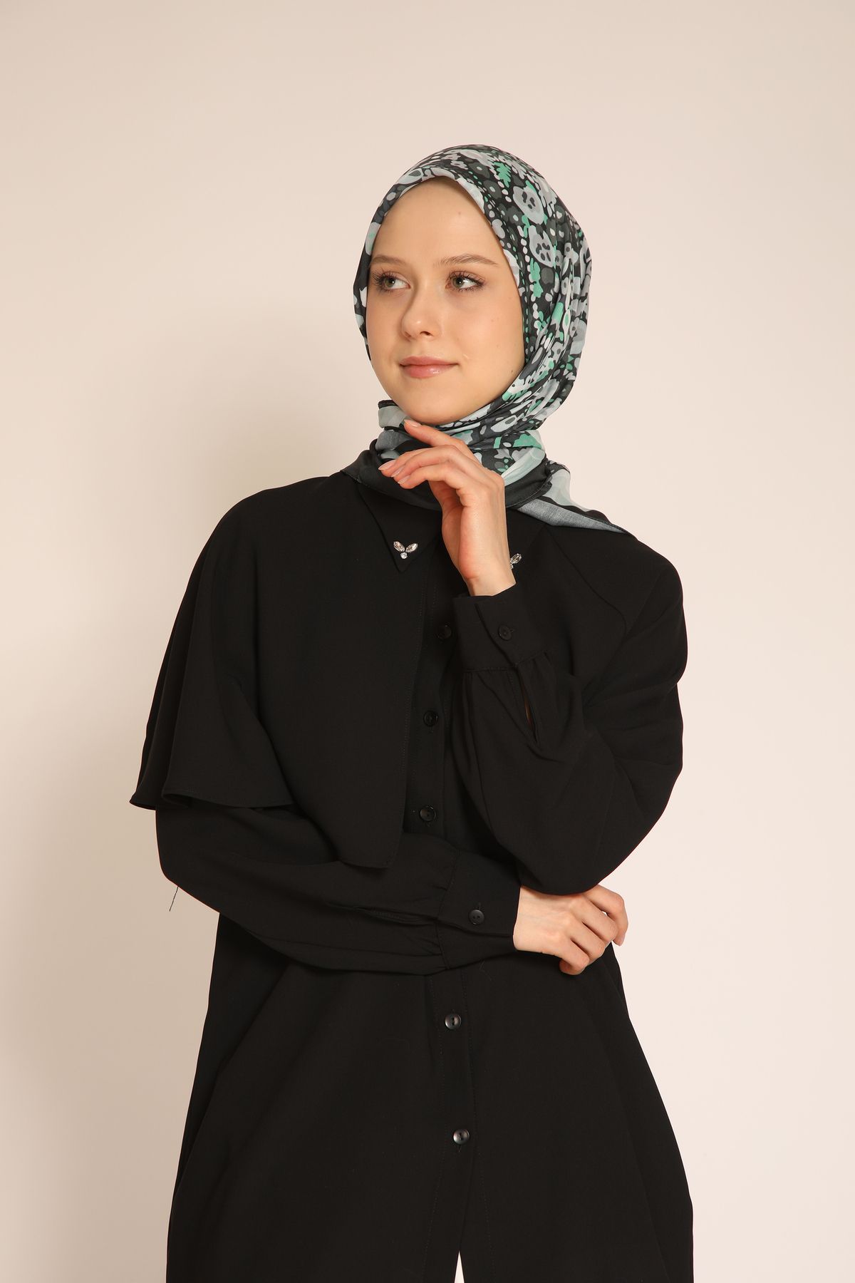 BERCHEM SCARF Desenli Siyah Yeşil Eşarp | Modern ve Zarif Başörtüsü Modeli