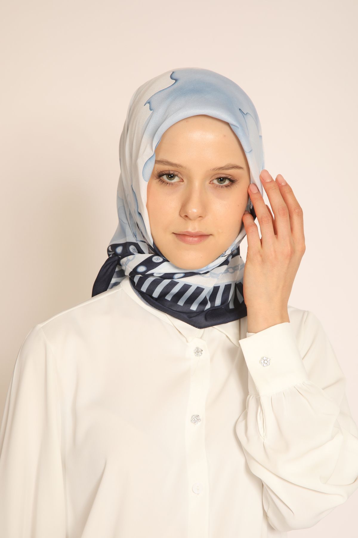 BERCHEM SCARF Lacivert Zincir Desenli Mavi Tonlu Soft Eşarp - Modern ve Şık Tasarım