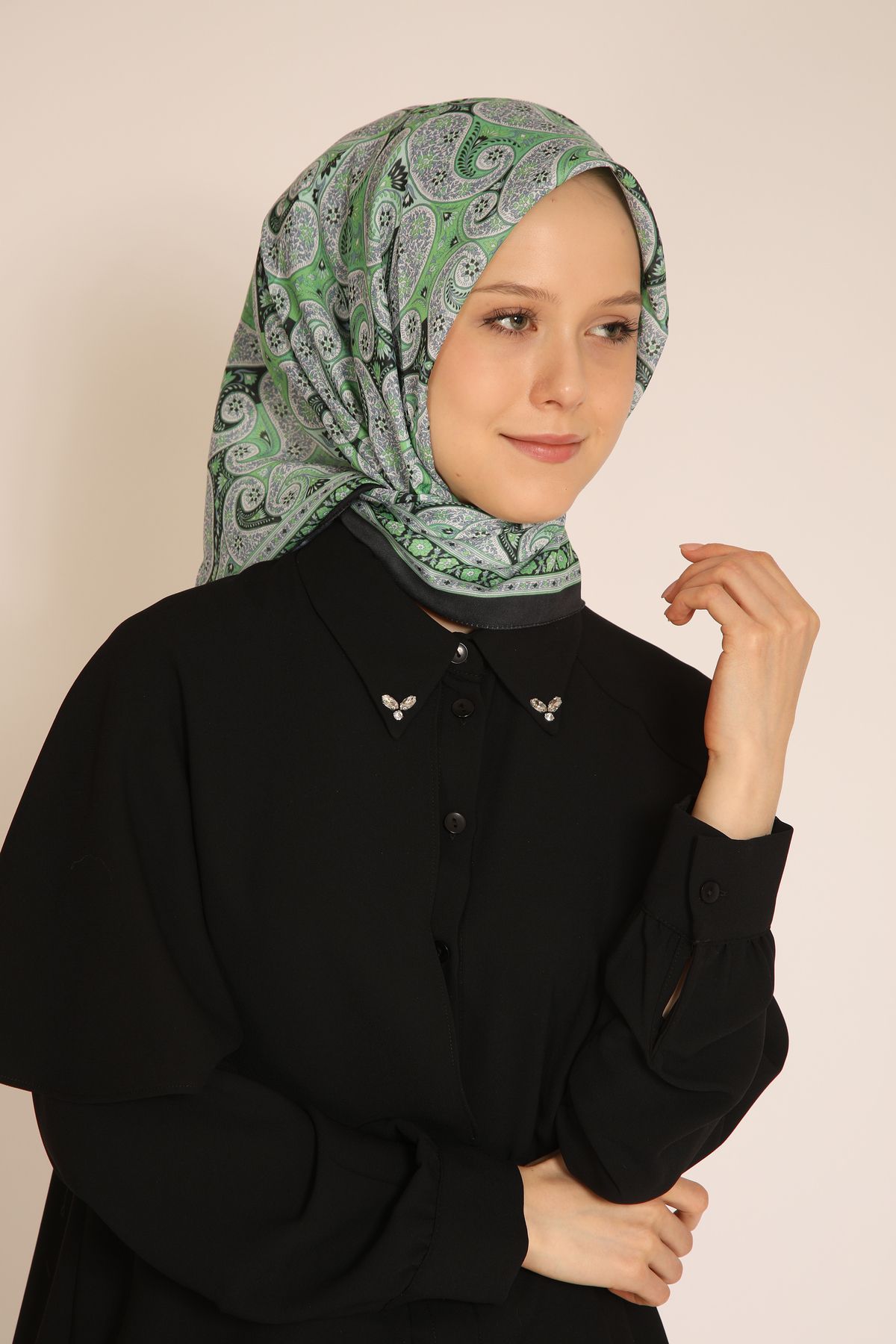 BERCHEM SCARF Yeşil Paisley Desenli Soft Eşarp – Hafif ve Şık Duruş