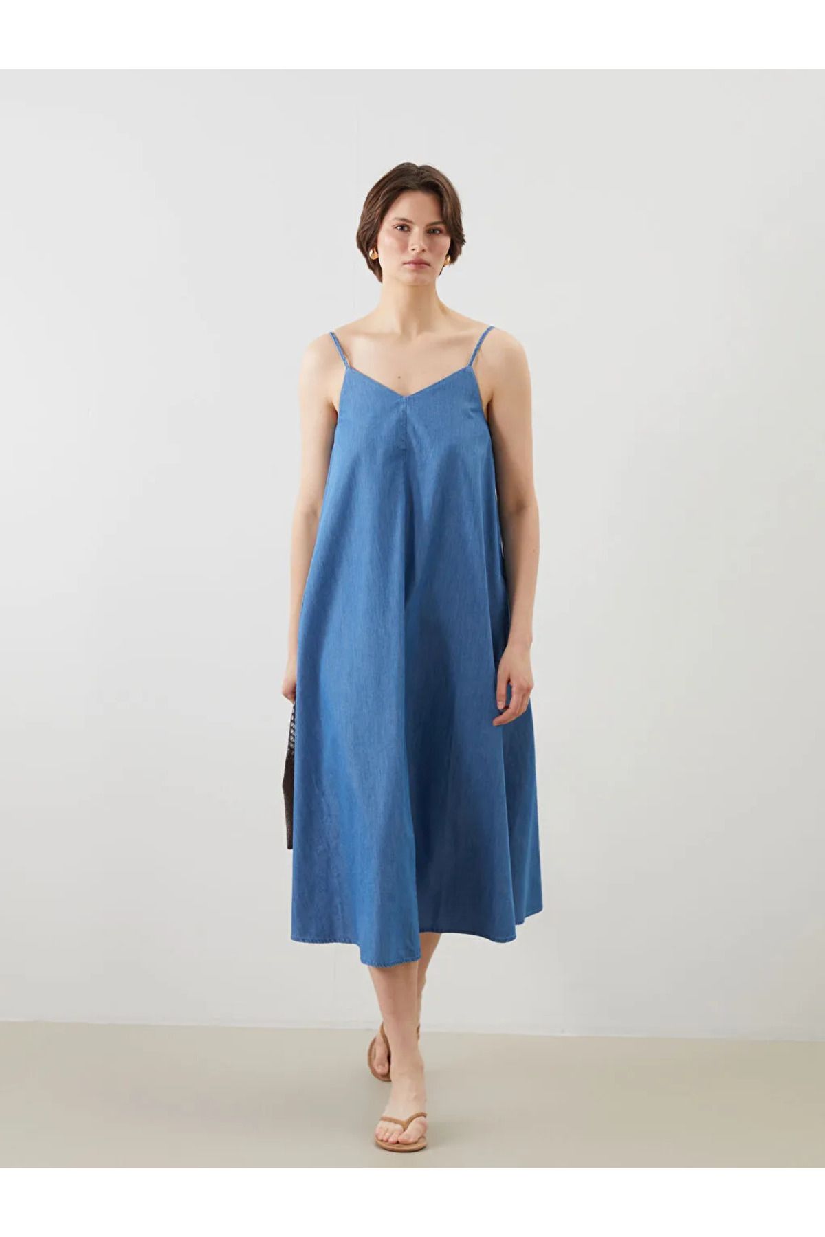 LC Waikiki LCWAIKIKI Classic Bej V Yaka Askılı Jean Elbise