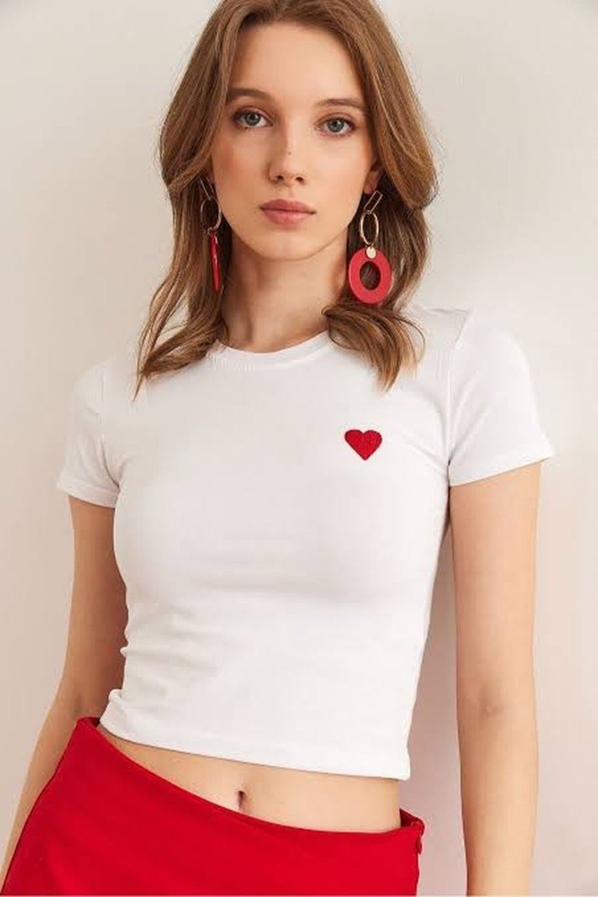 Stilmodas Minimal Kalp Detaylı Kadın Beyaz Crop Üst