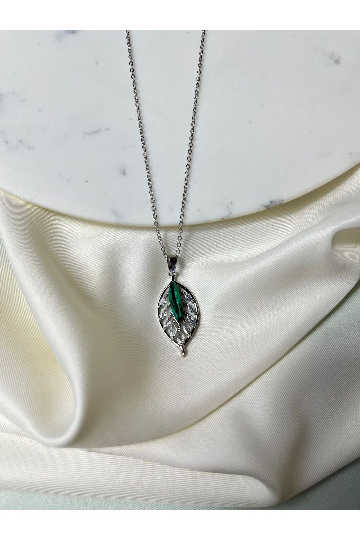 Orvix Accessories Silver Kolye Gümüş Yeşil Yaprak İşlemeli Kadın Kolye Yazlık Kolye Abiye Kolye Hediyelik Kolye