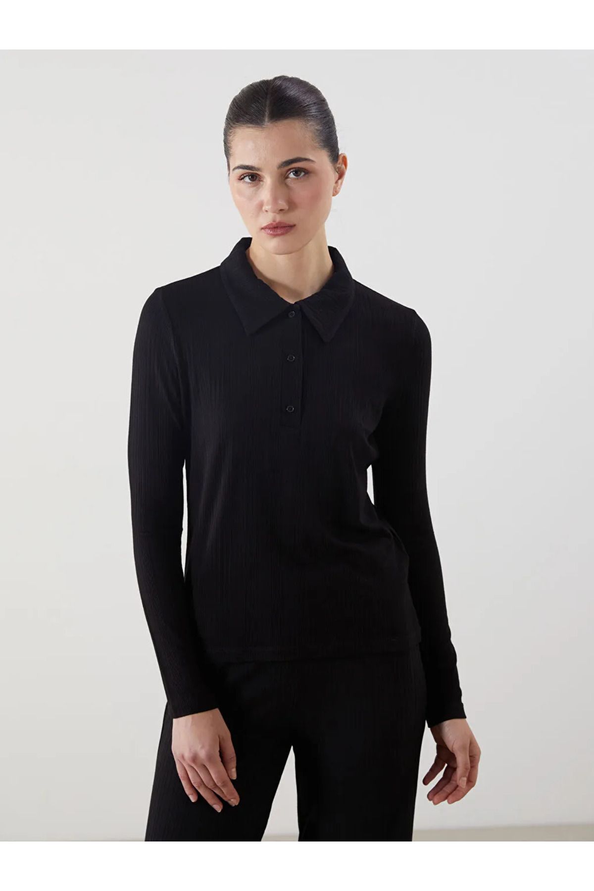 LC Waikiki LCW Modest Siyah Polo Yaka Dokulu Kadın Tişört