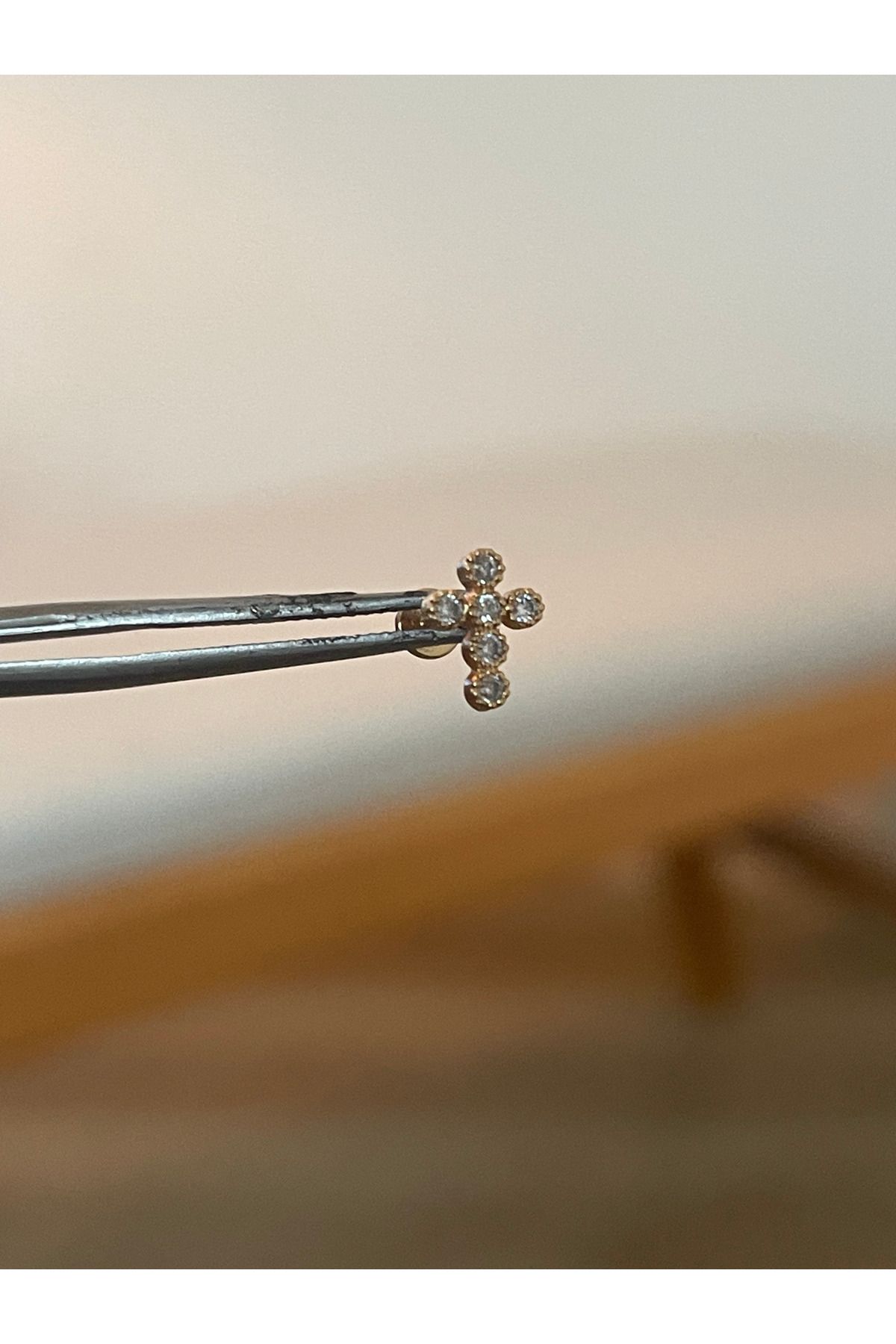 Rupen Kraft 316 L Cerrahi Çelik Haç Modeli Zirkon Taşlı Mini Dudak Kıkırdak Helix Tragus Piercingi