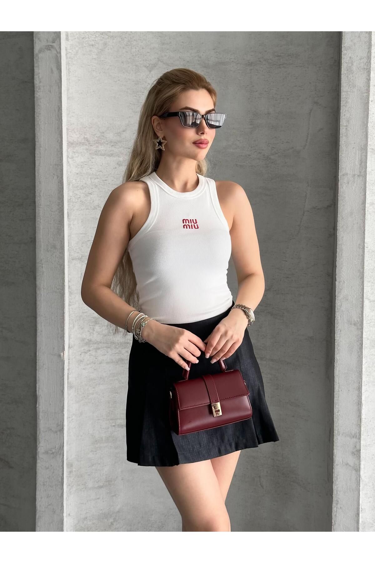 FERZOLAİO Miu Beyaz Atlet Bluz