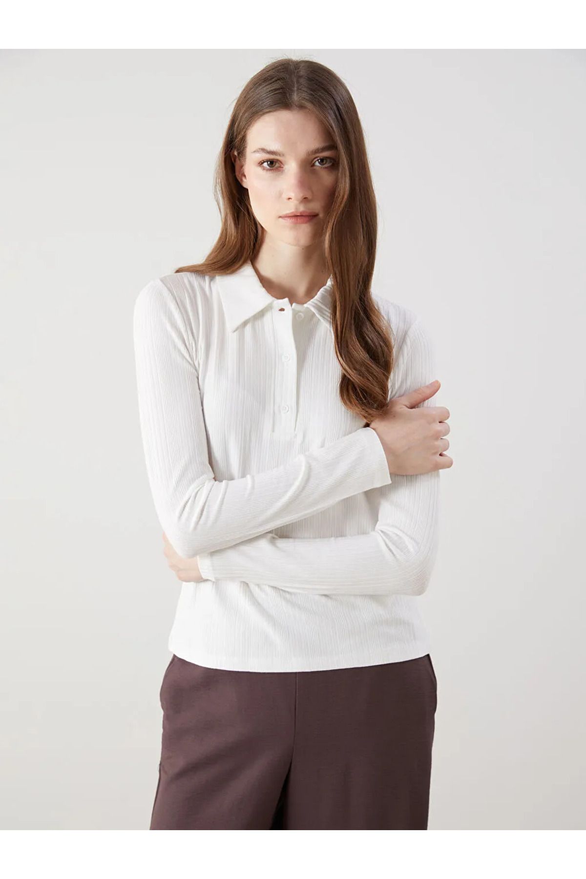 LC Waikiki LCW Modest Ekru Polo Yaka Dokulu Kadın Tişört