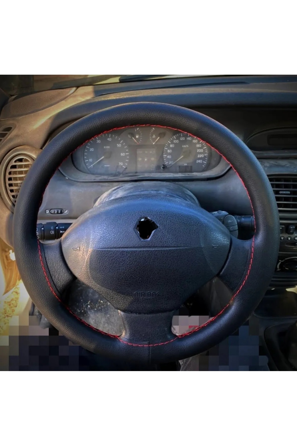 DİKİŞLİ DERİ DİREKSİYON KILIFI SİYAH DERİ KIRMIZI DİKİŞLİ RENAULT MEGANE 1 İÇİN