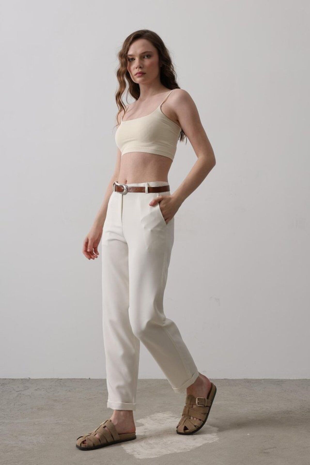 1001moda Kemerli Havuç Pantolon - Ekru