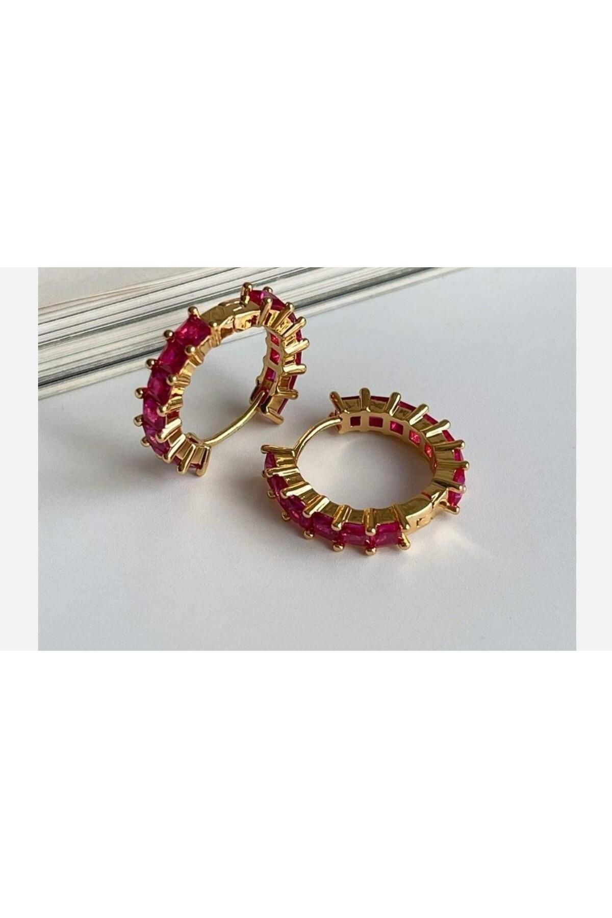 melif accesories Gold Halka Küpe – Pembe Taşların Işıltısı ve Şıklığı
