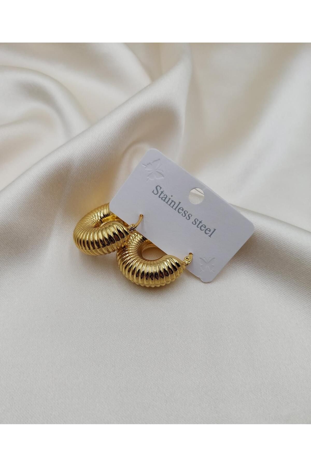 melif accesories Altın Renk Çelik Salyangoz Küpe – Parlak ve Modern Tasarım