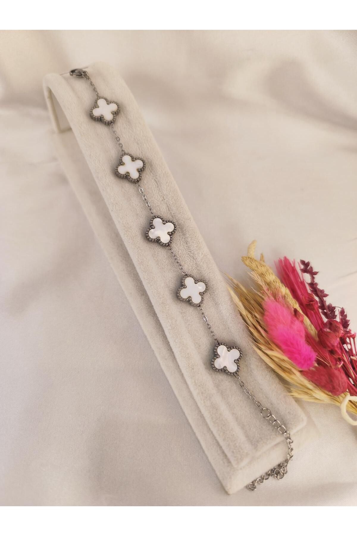 melif accesories Çelik Modern Yonca Halka Bileklik – Şık Gümüş Detaylı Paslanmaz Takı