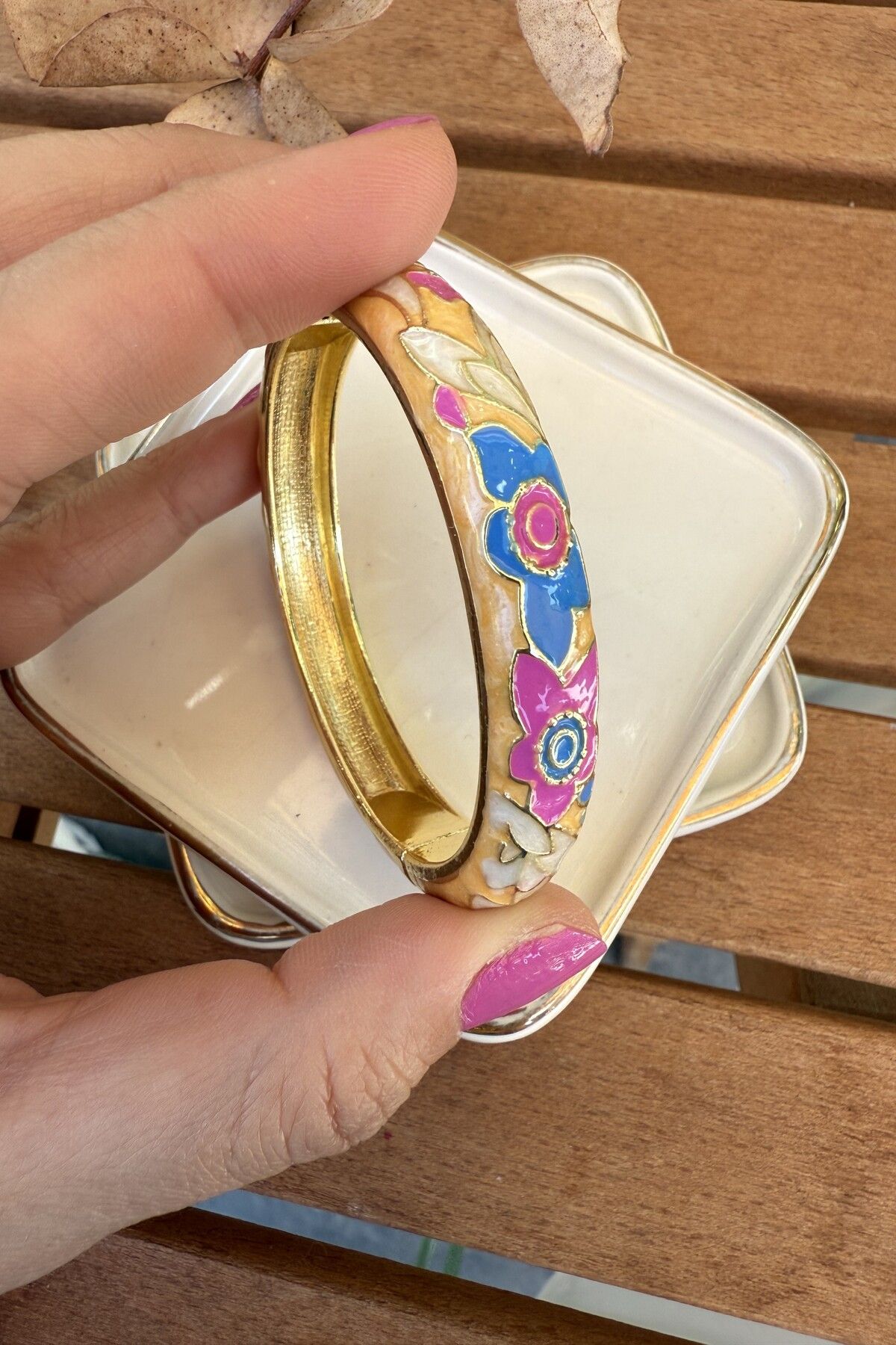 AURA ATELIER Mineli 14K Altın Kaplama Turuncu Çiçekli Bilezik 6cm