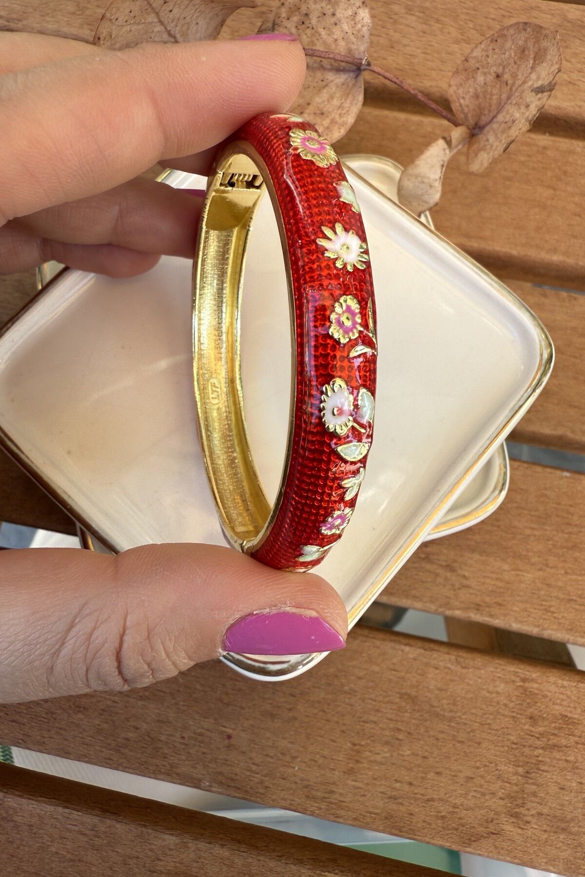 AURA ATELIER Mineli 14K Altın Kaplama Kırmızı Çiçekli Bilezik 6cm