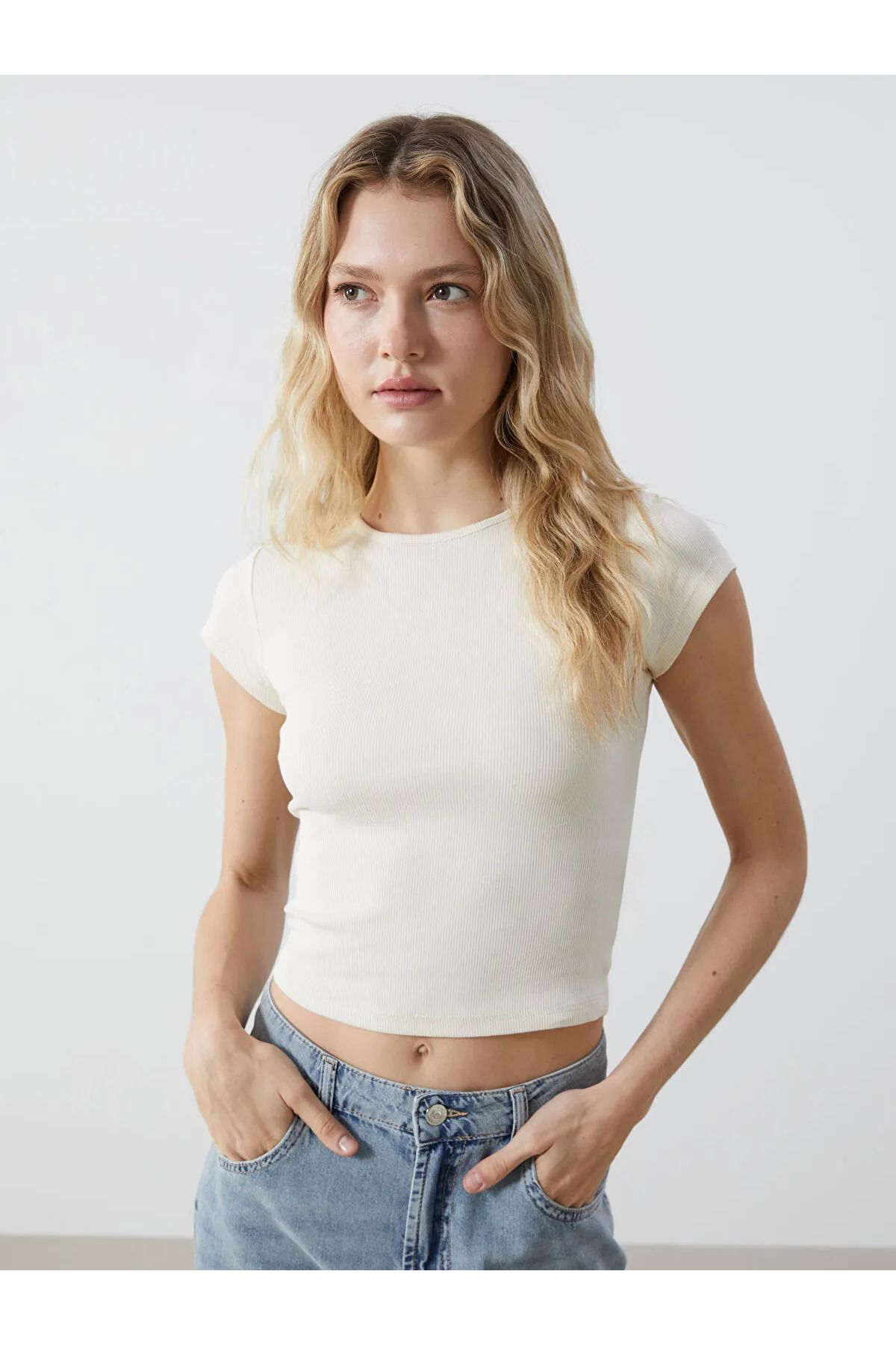 LC Waikiki Bisiklet Yaka Dokulu Kadın Crop