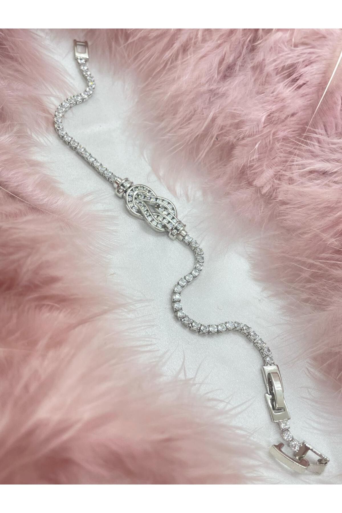 melif accesories Zirkon Taşlı Su Yolu Tasarımı Silver Bileklik – Zarif ve Parlak Detaylar