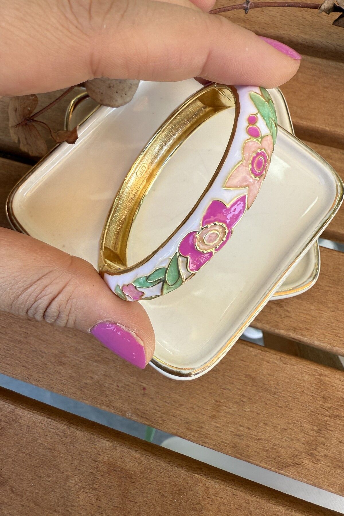 AURA ATELIER Mineli 14K Altın Kaplama Beyaz Çiçekli Bilezik 6cm