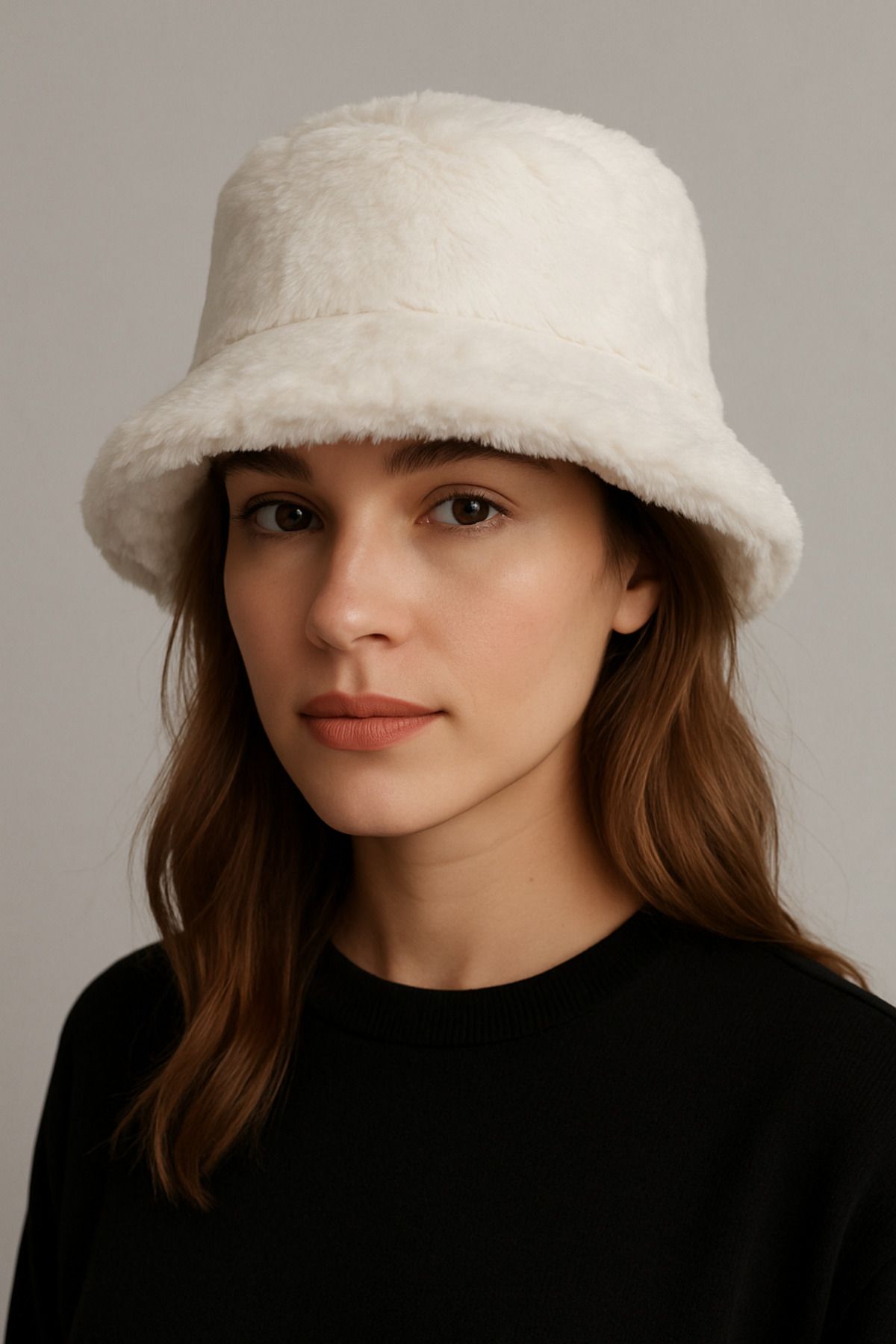 Cmf Beyaz peluş bucket şapka