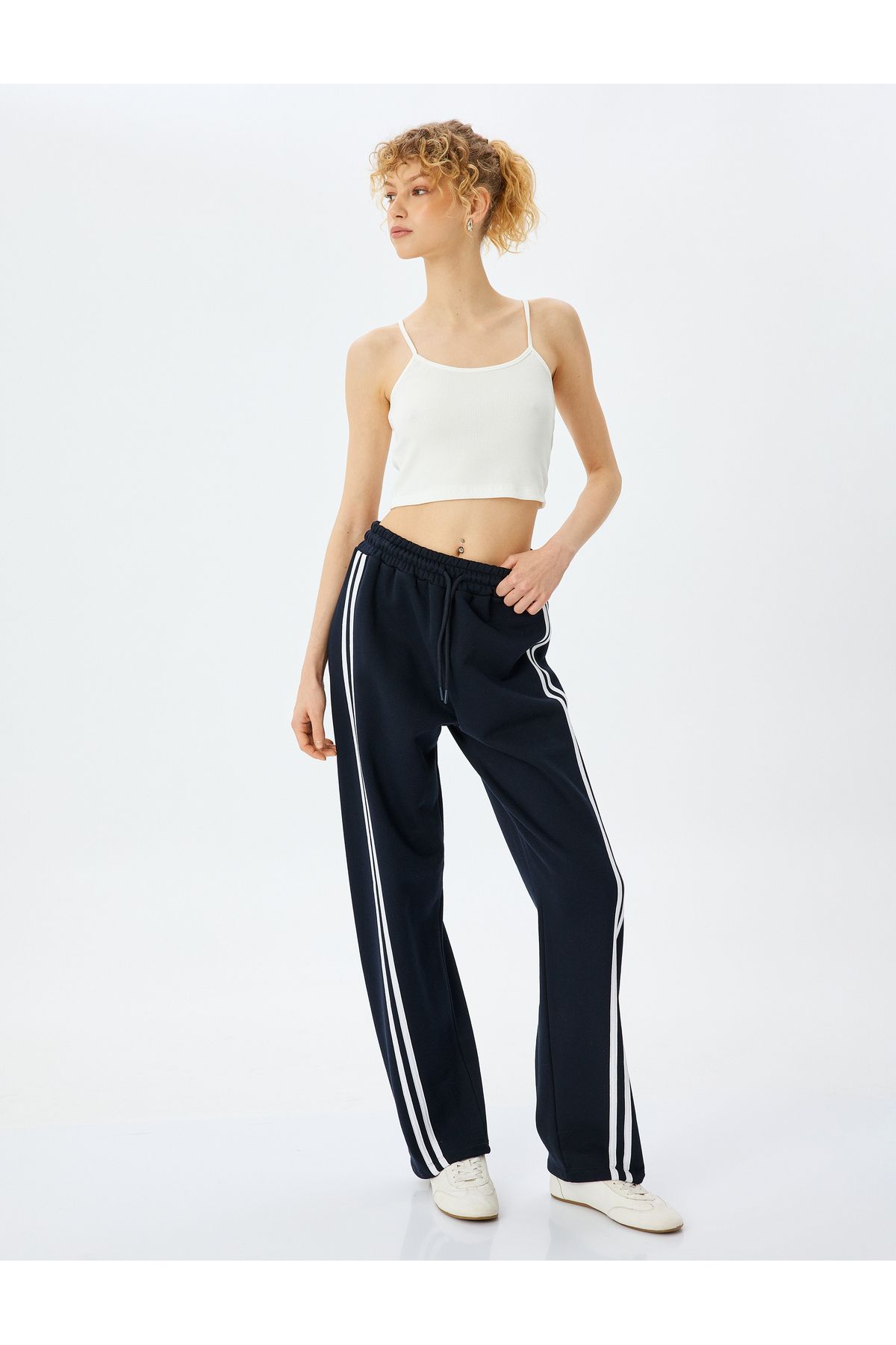 Koton Yeni Sezon İp Askılı Kolsuz Slim Fit Crop Kadın Bluz