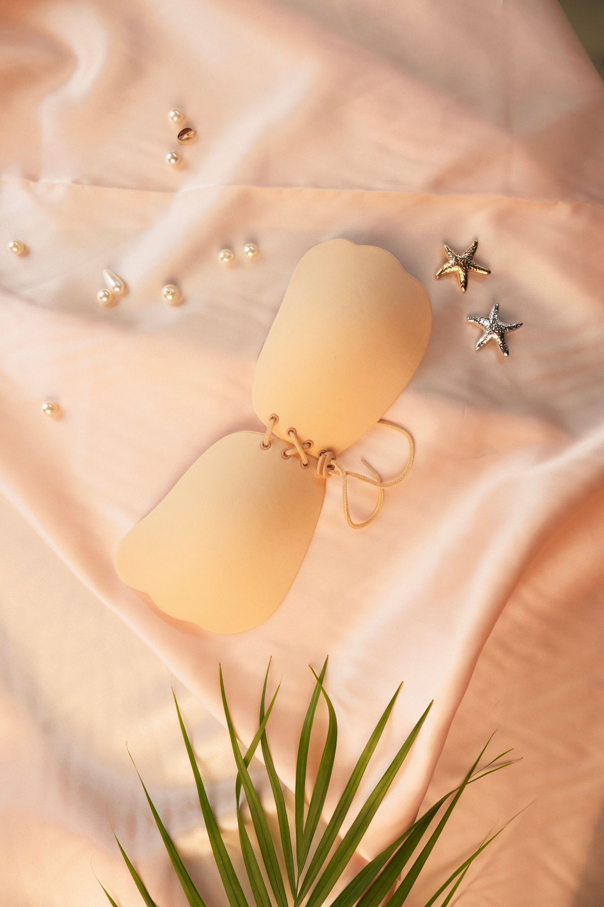 cheli Underwear Askısız Dikişsiz Güçlü Yapışkanlı Toparlayıcı, Dolgunlaştırıcı Bağcıklı Sütyen