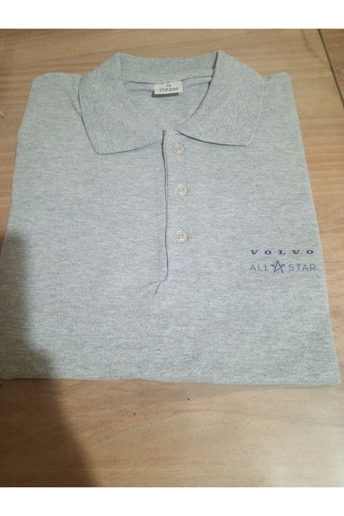 Özen Özen Marka M beden polo yaka t-shırt Volvo yazılı.