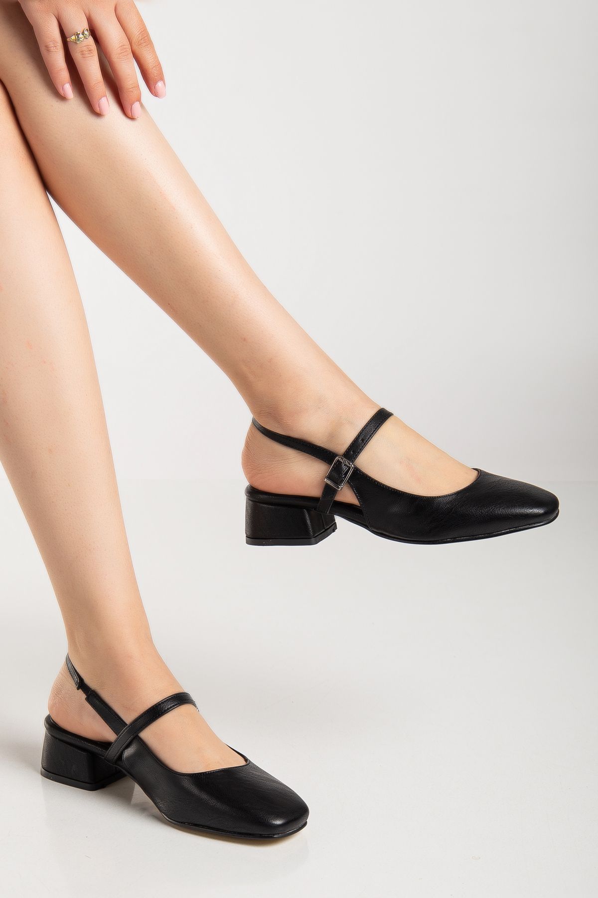 nezotti shoes KADIN TOPUKLU AYAKKABI SİYAH MAT ARKASI AÇIK BANTLI NZ200