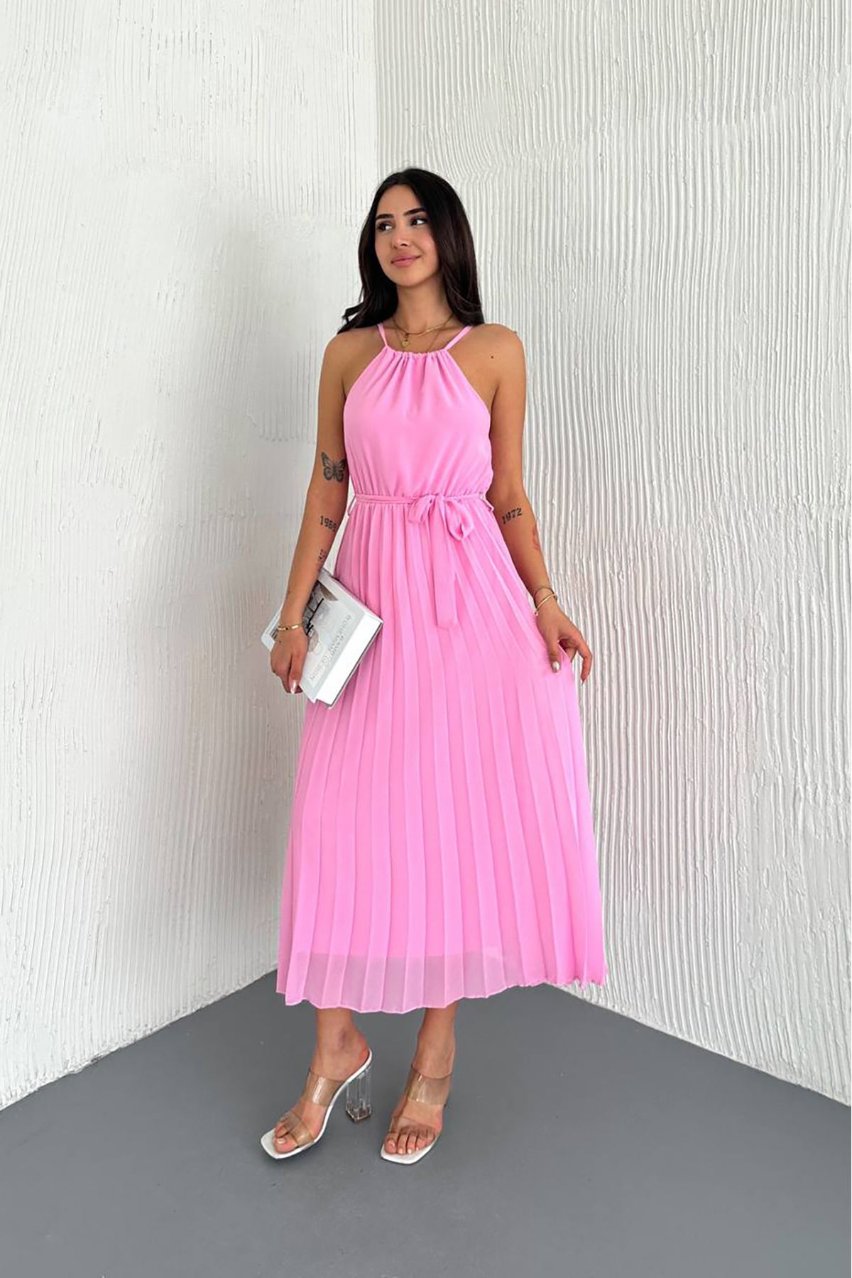 Neşeli Butik kadın kuşaklı midi boy askılı şifon elbise NBK4207