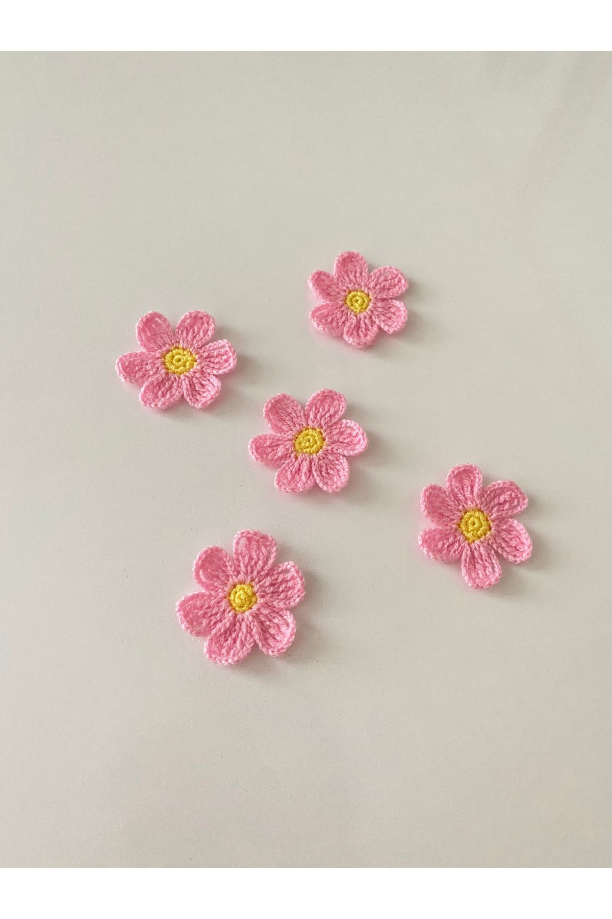 Petek Collection Örgü çiçek papatya ( Pembe yaprak-sarı tomurcuk / 10 lu paket)
