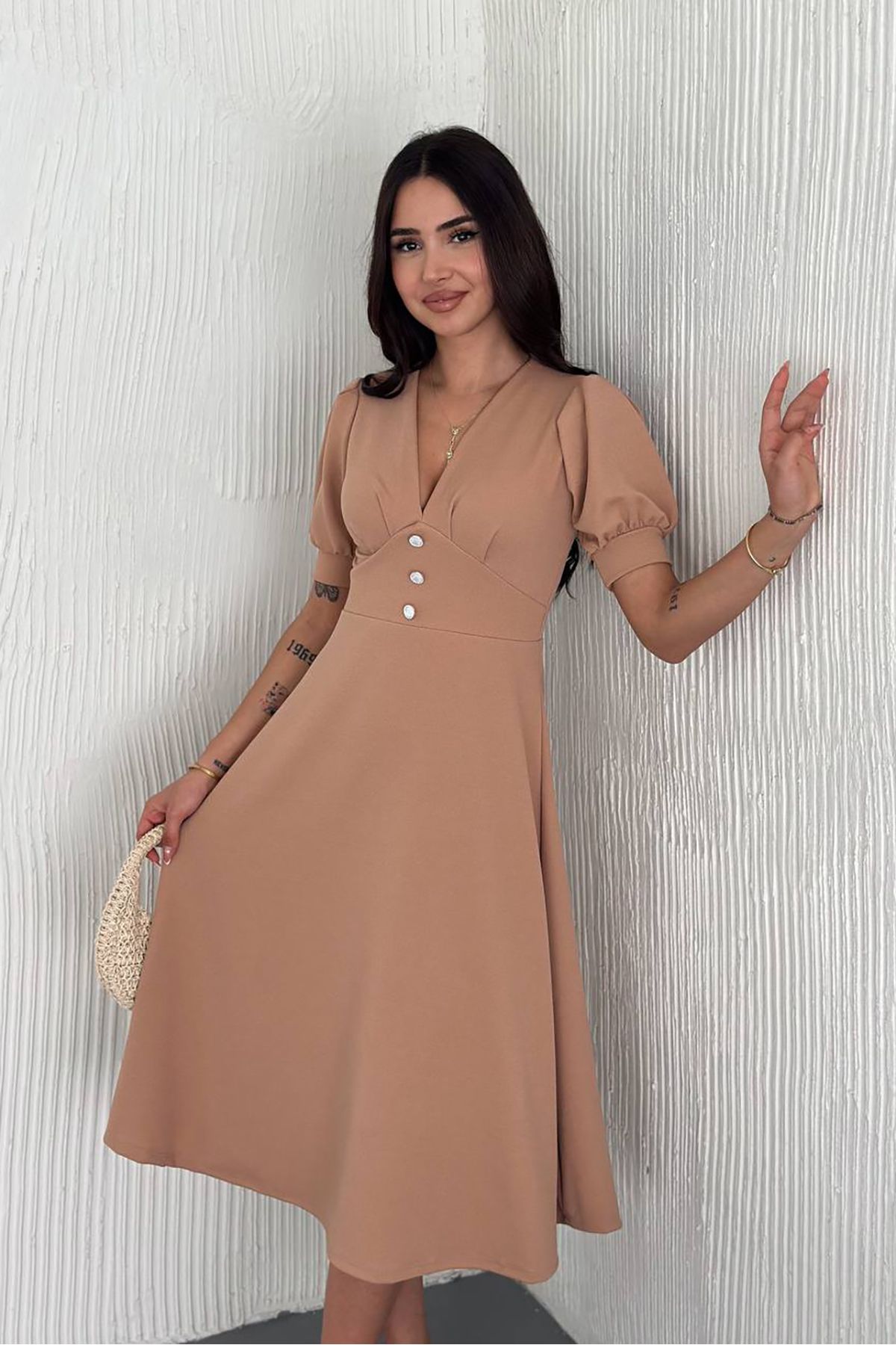 Neşeli Butik kadın V-yaka düğme detaylı midi boy elbise NBK051