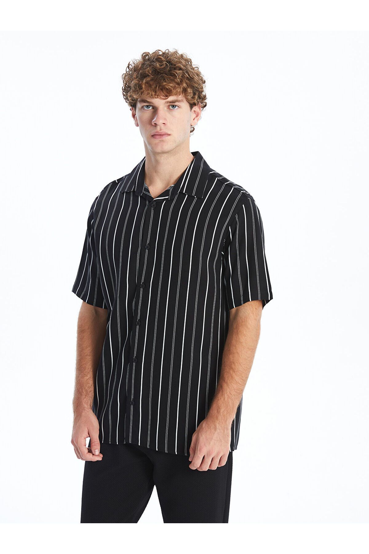 LC Waikiki Regular Fit Kısa Kollu Çizgili Viskon Erkek Gömlek