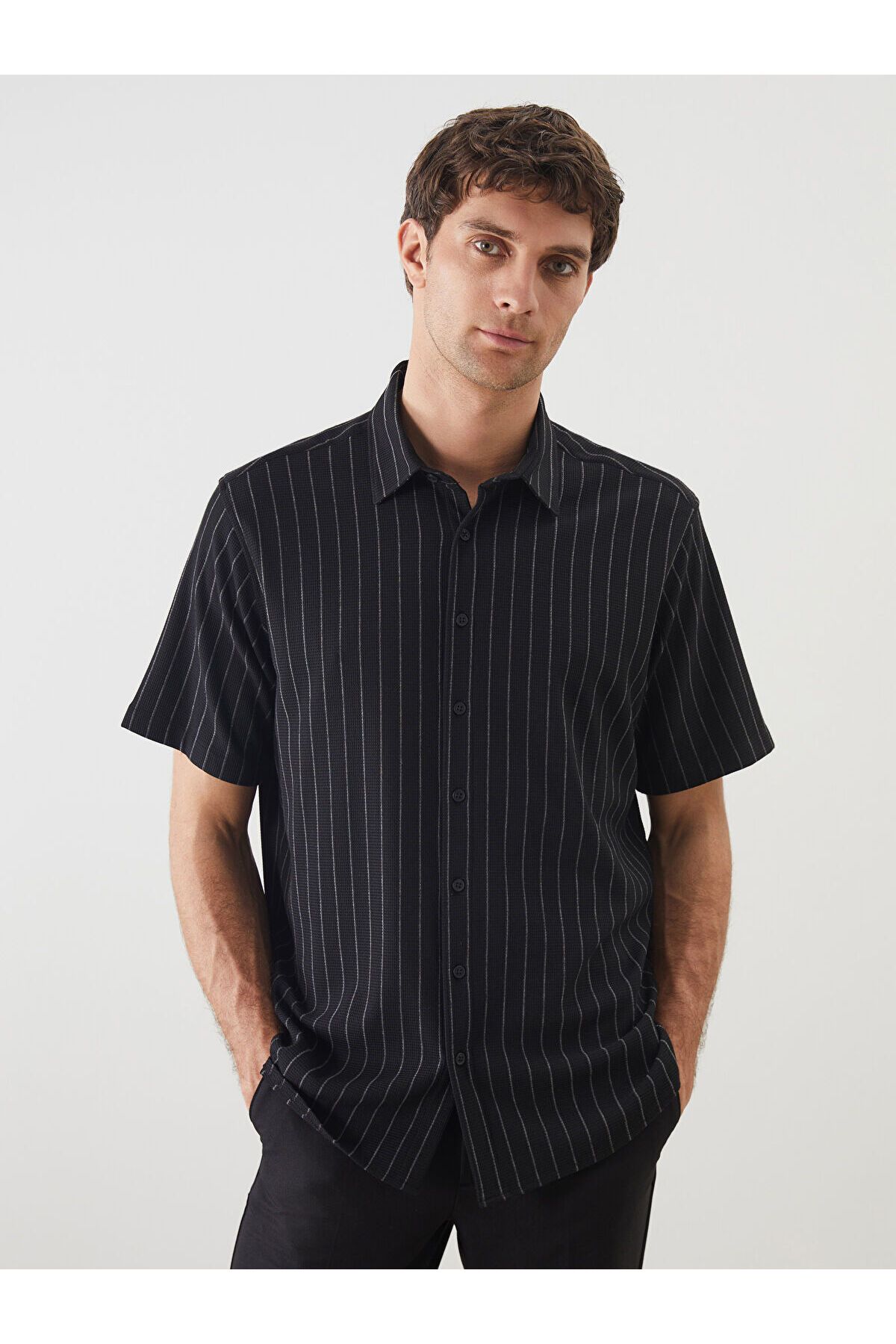 LC Waikiki Regular Fit Kısa Kollu Çizgili Erkek Gömlek