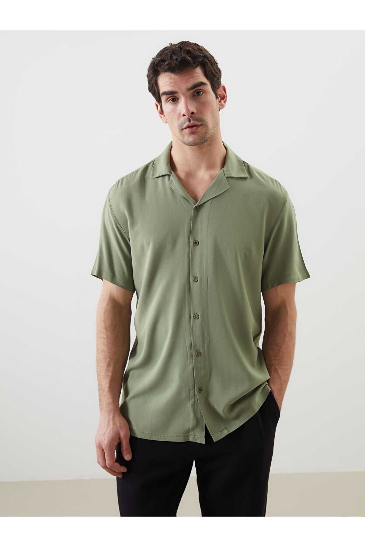 LC Waikiki Regular Fit Kısa Kollu Keten Karışımlı Erkek Gömlek