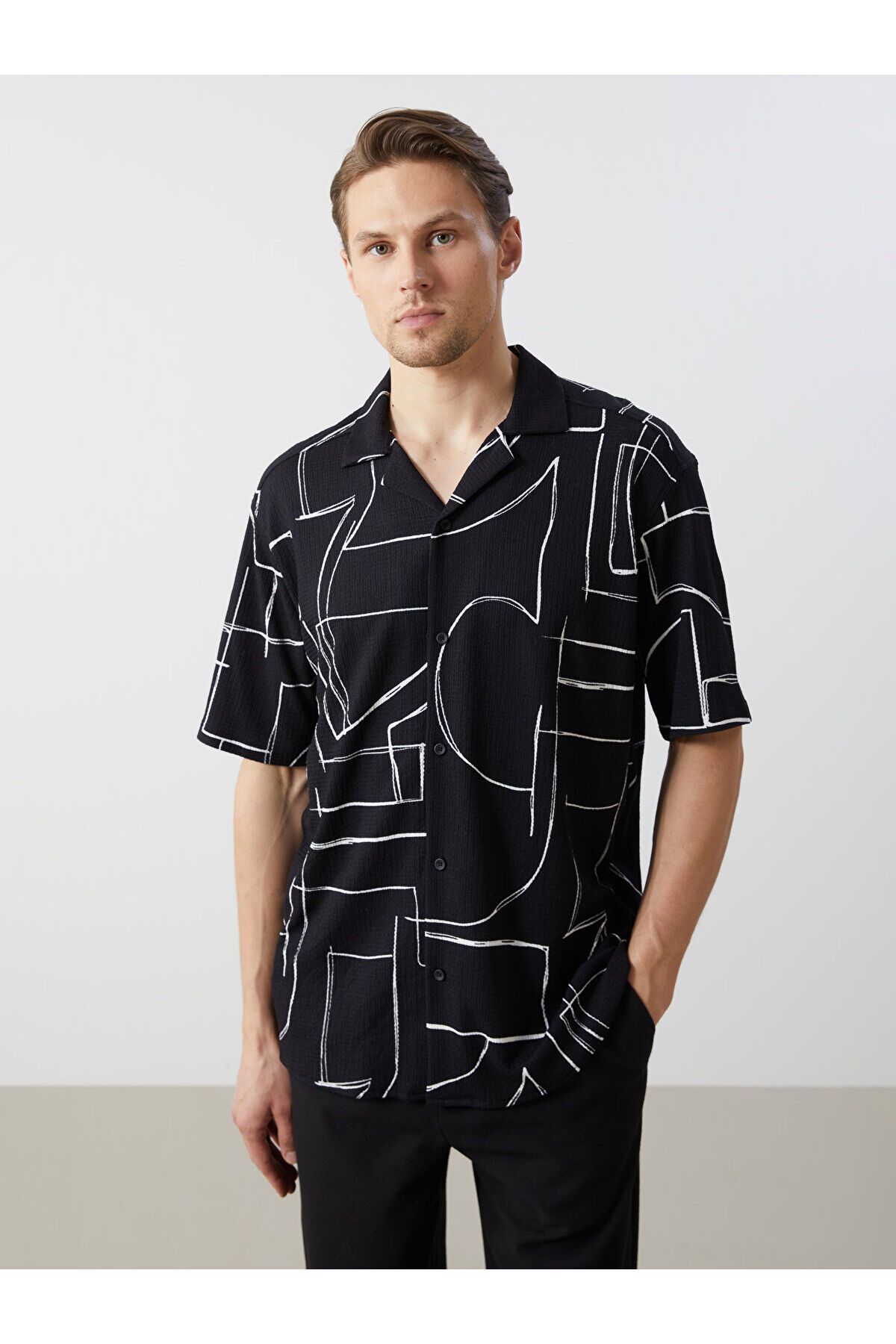 LC Waikiki Regular Fit Kısa Kollu Desenli Erkek Gömlek