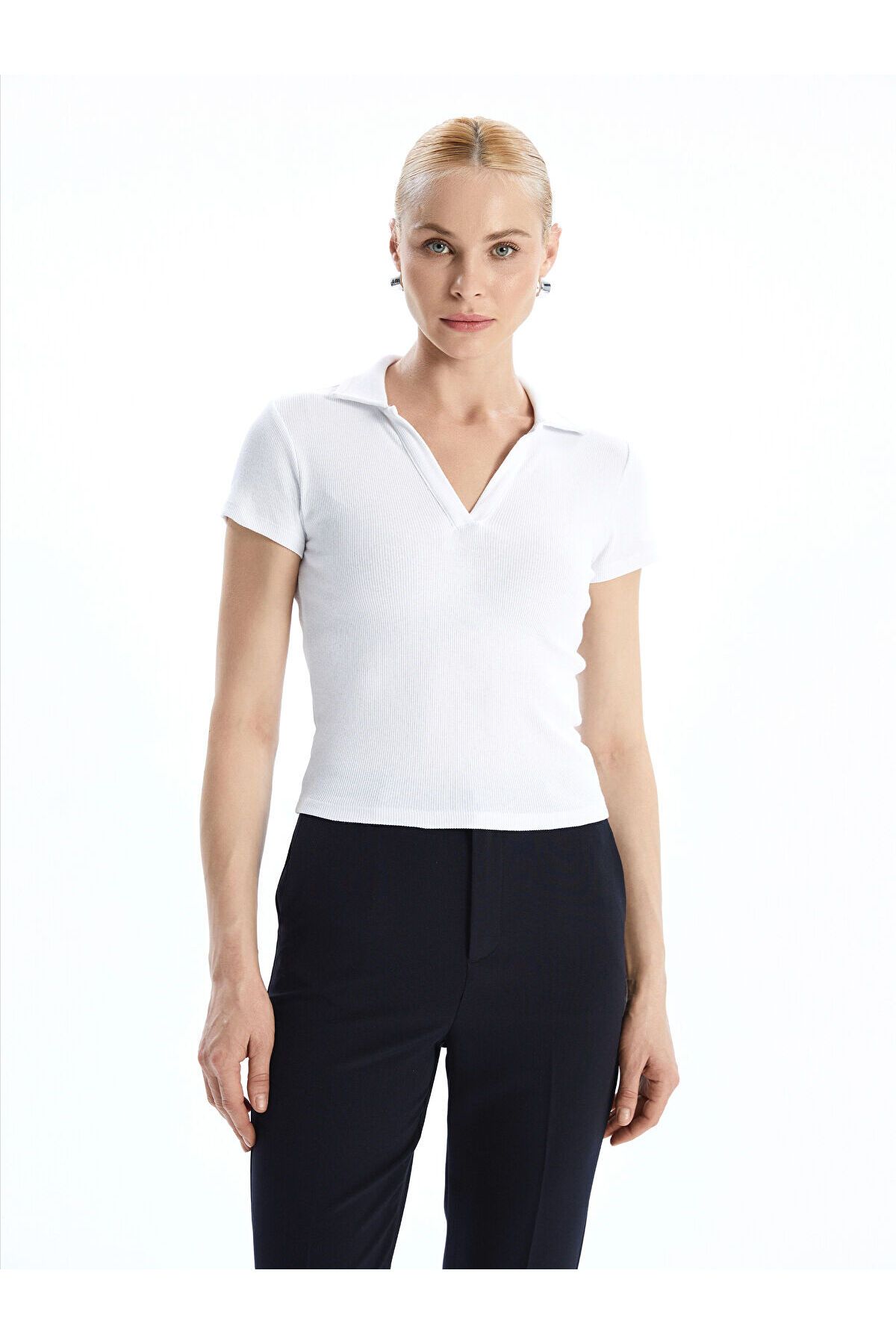 LC Waikiki Polo Yaka Dokulu Kadın Tişört