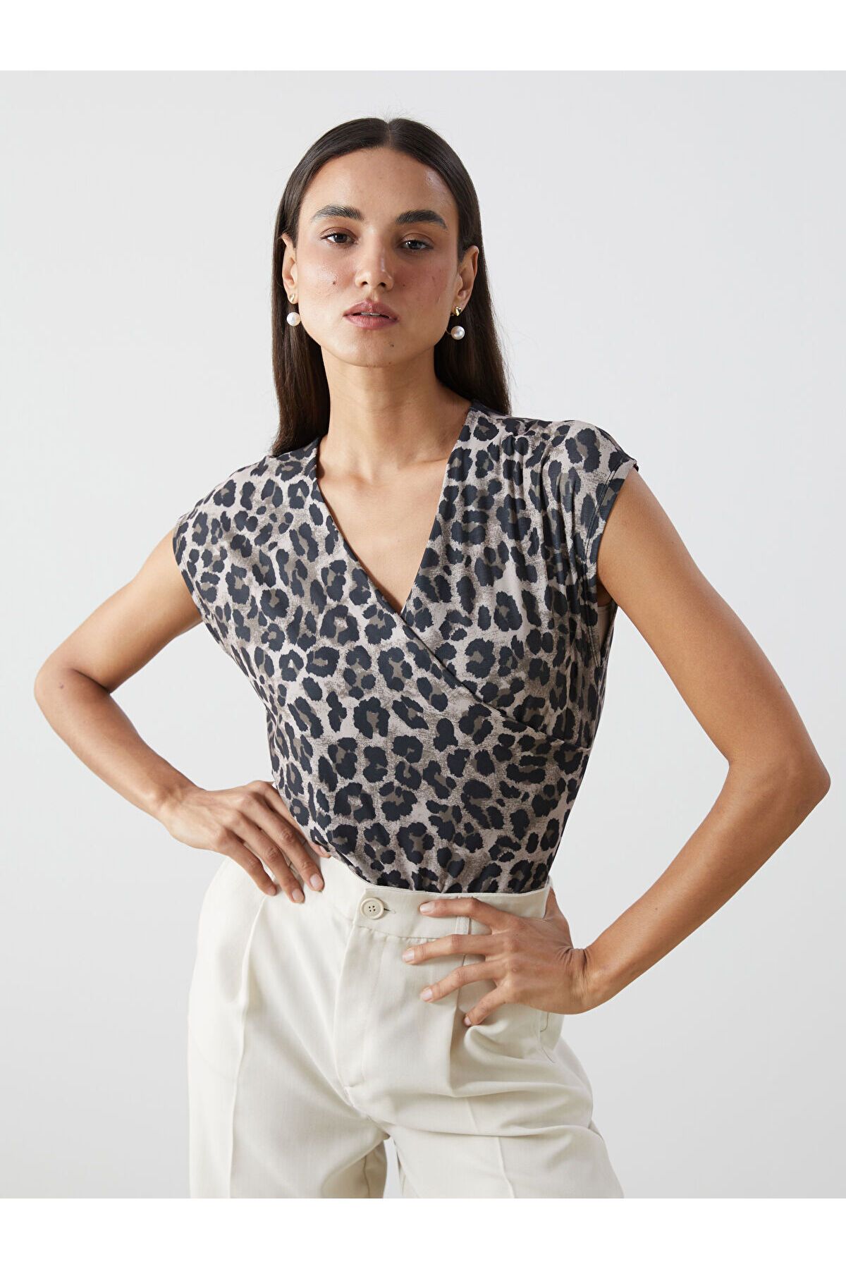 LC Waikiki Kruvaze Yaka Leopar Desenli Kadın Bluz