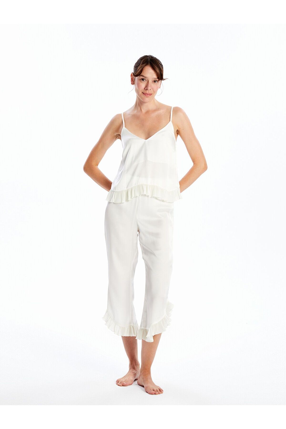 LC Waikiki V Yaka Askılı Saten Kadın Kaprili Pijama Takımı