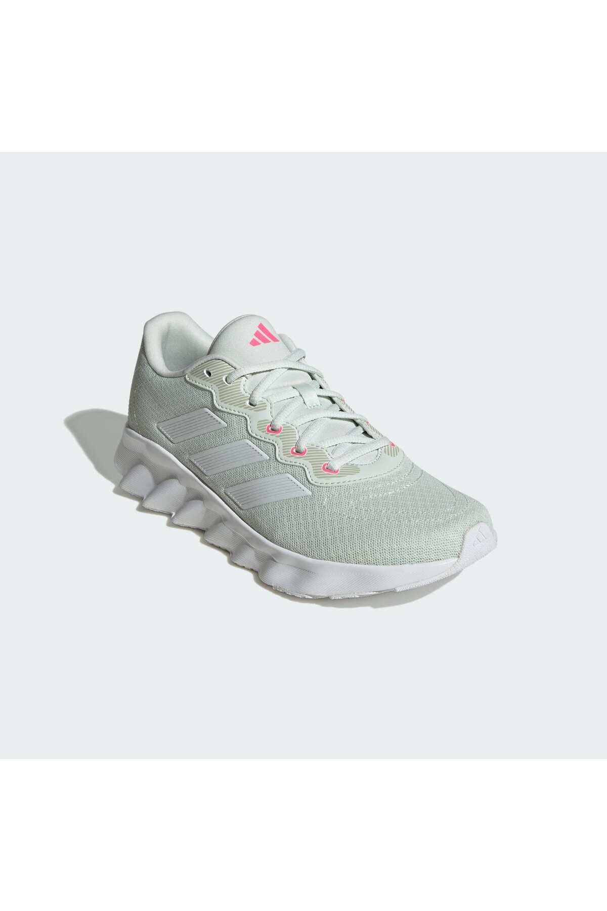 کفش دو و تمرین سفید زنانه Switch Move رانینگ دویدن ID8333 adidas