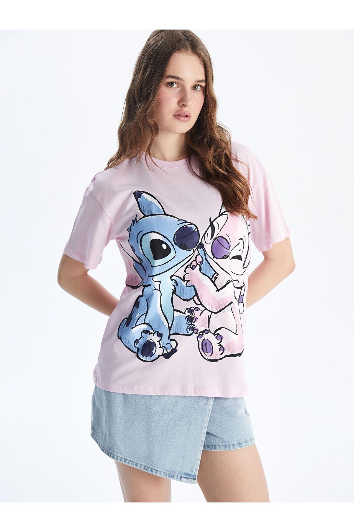 LC Waikiki Bisiklet Yaka Lilo & Stitch Baskılı Kadın Tişört