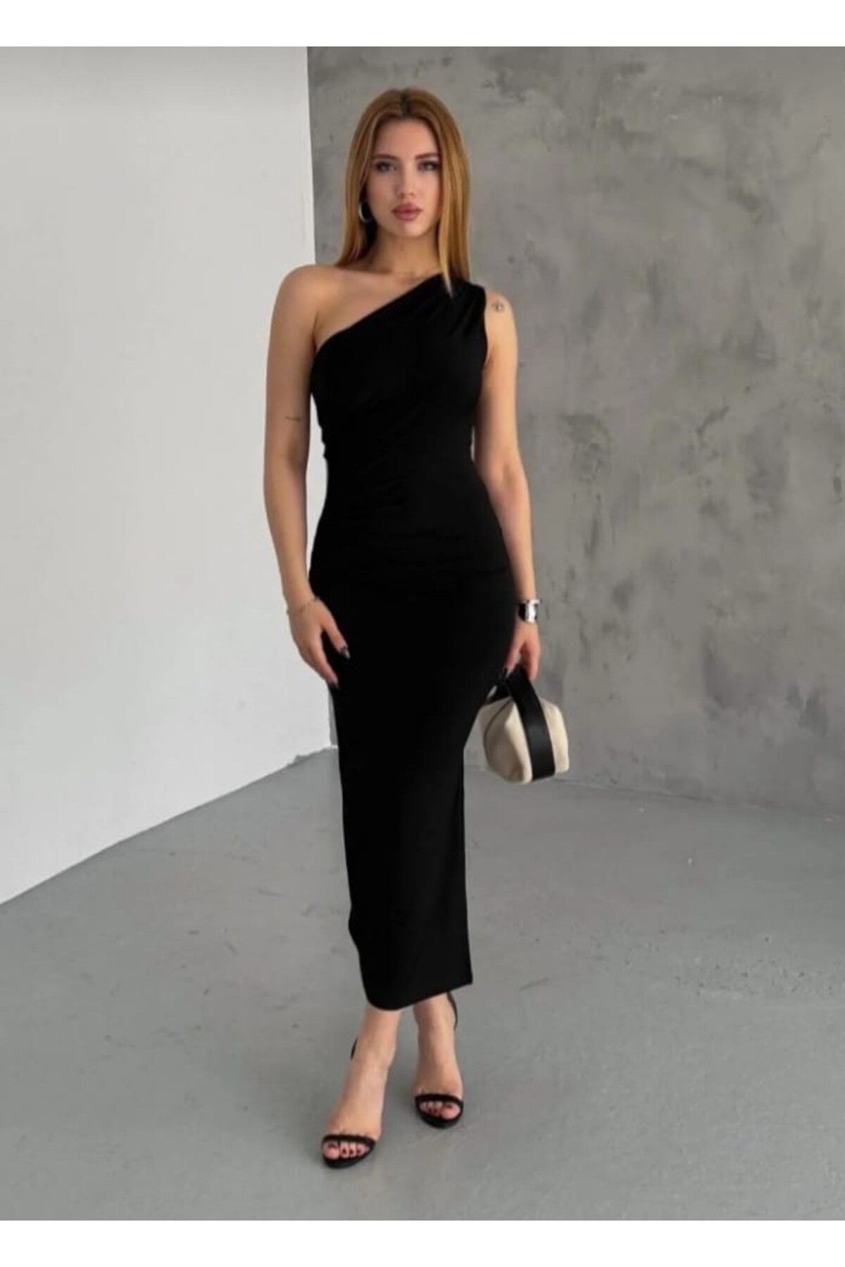 Butik Merrline Elegance Yeşil Omuz Drapeli Tek Kol Yırtmaçlı Günlük Rahat Sandy Kumaş Şık Gece Elbise