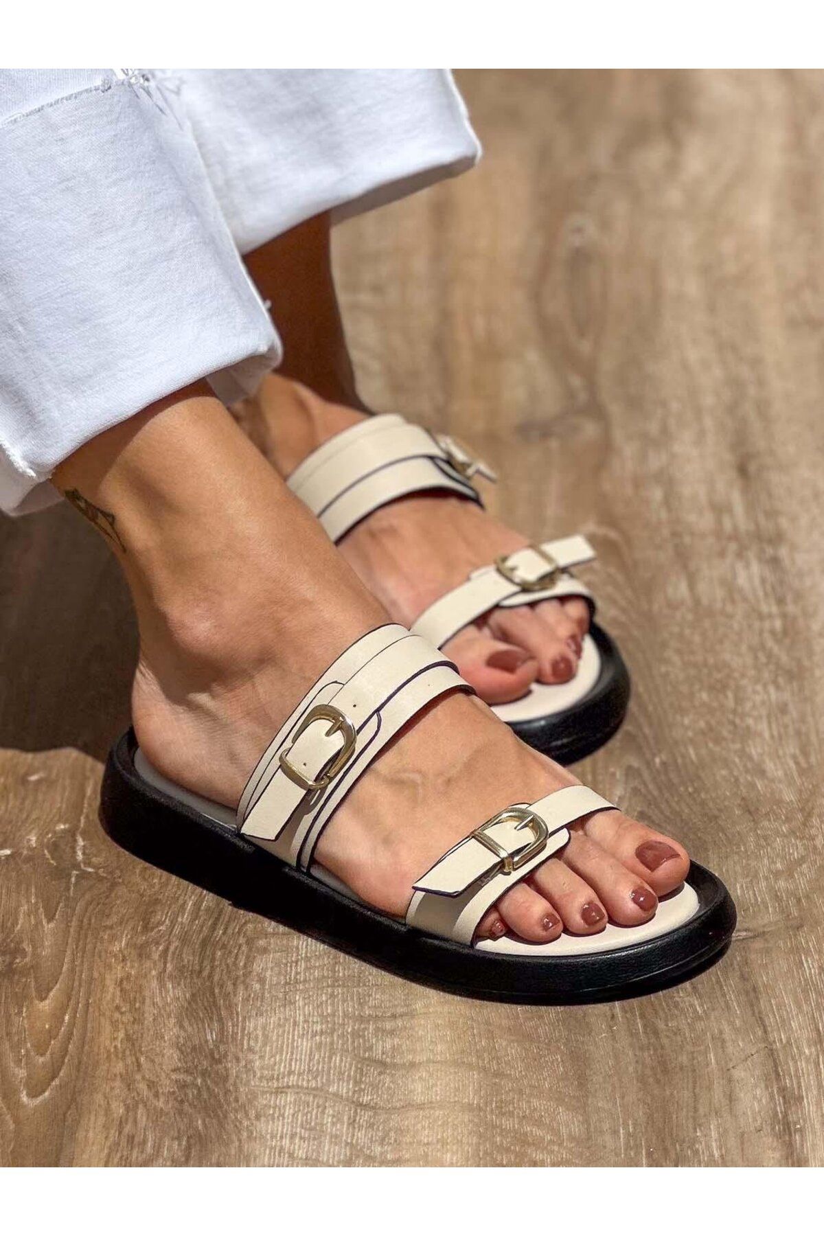 SİBA SHOES Ciro İki Bantlı Toka Detaylı Bej Terlik